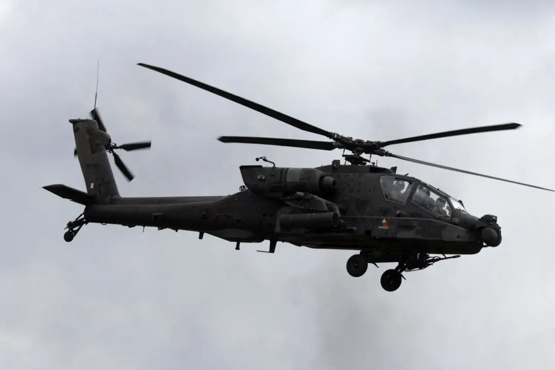 Army Temporarily Halts All Apache Training Flights After Fatal Crash in Texas