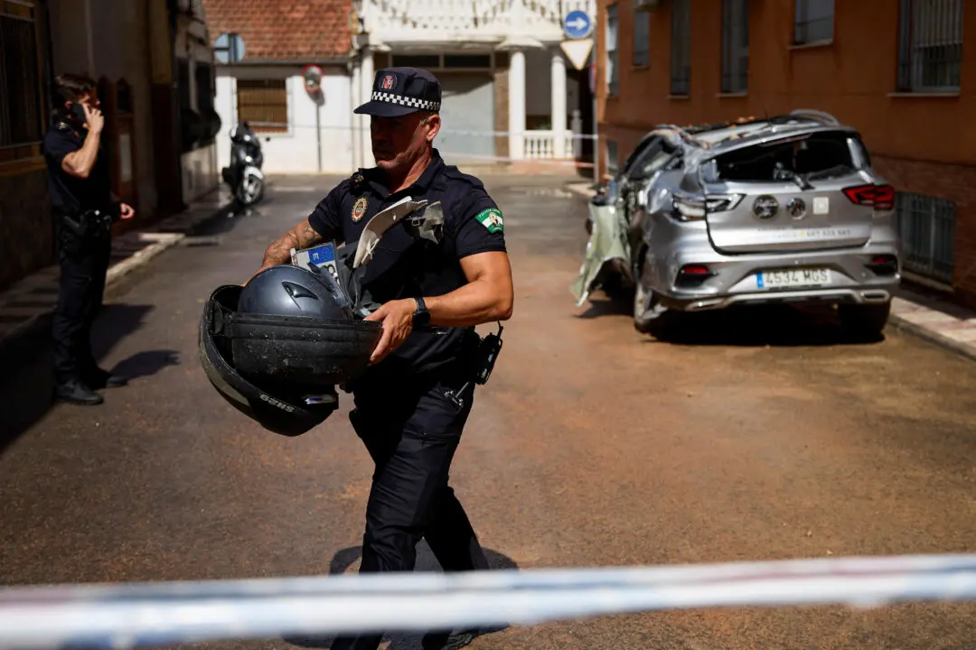 Earthquake Hits Spanish City of Granada, Buildings and Cars Damaged