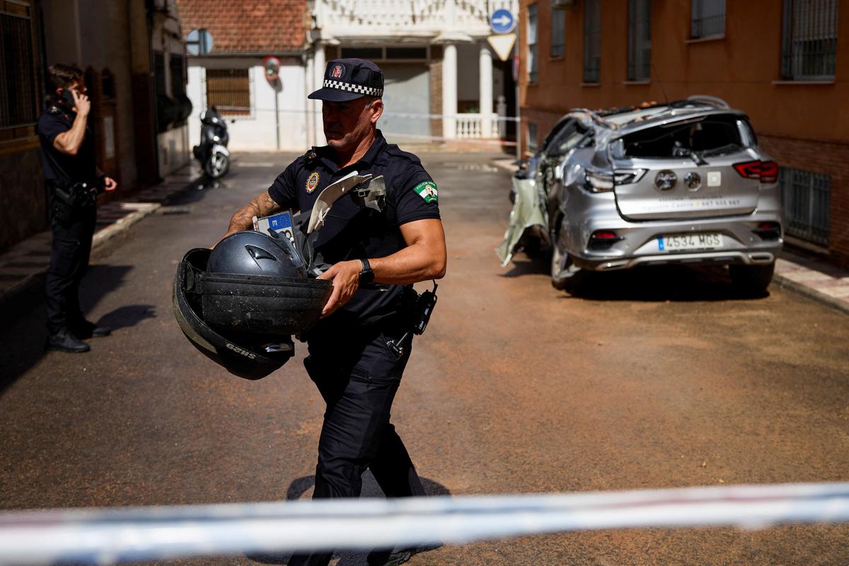 Earthquake Hits Spanish City of Granada, Buildings and Cars Damaged