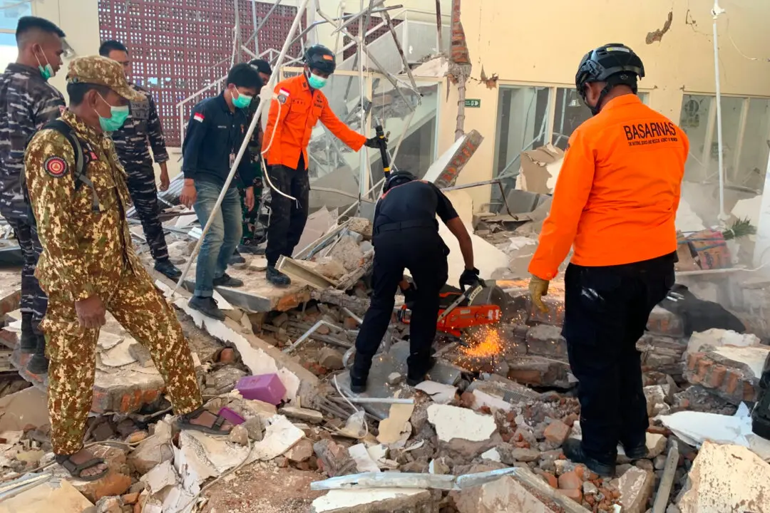 7.7 Magnitude Earthquake Kills at Least 47 in Indonesia