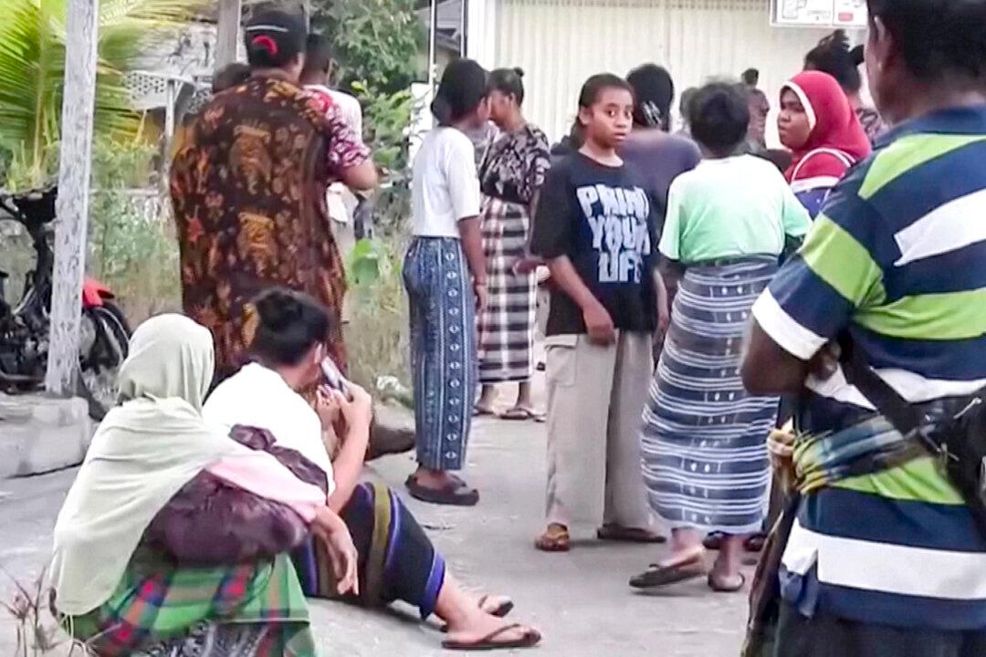 7.7 Magnitude Earthquake Kills at Least 47 in Indonesia