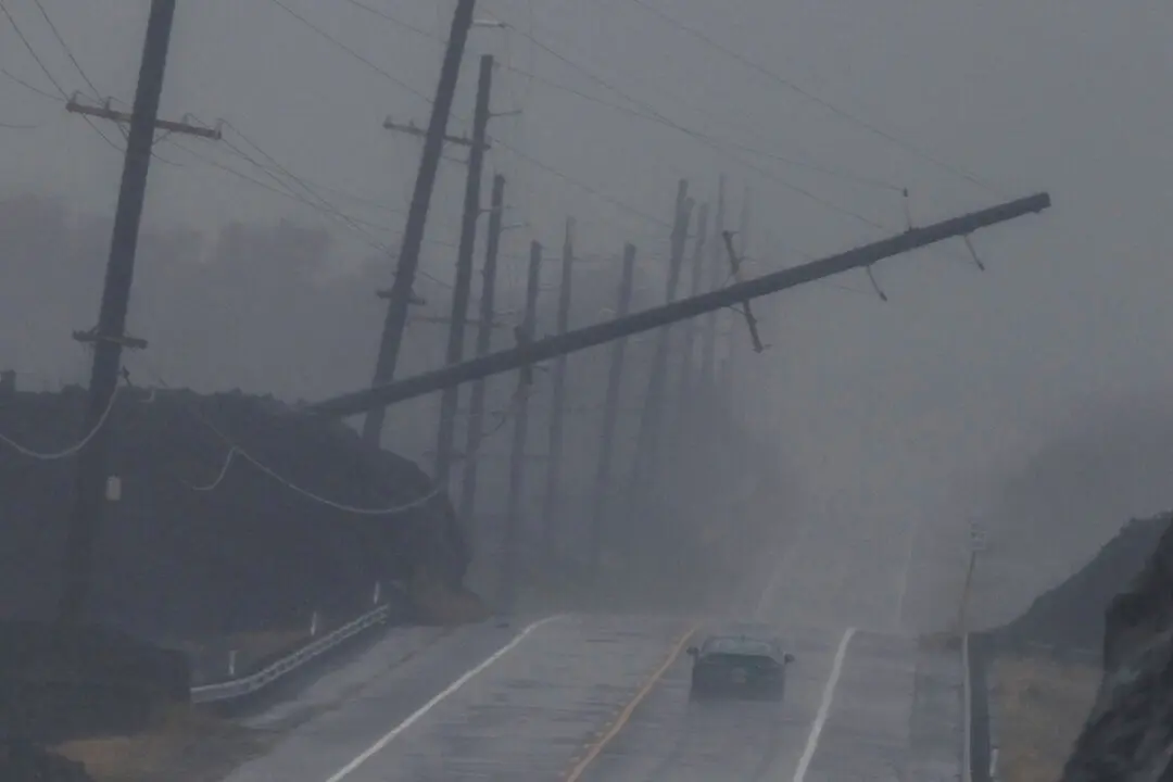 Power Outages Reported for 180,000 in Hawaii as Lala Weakens to Tropical Storm
