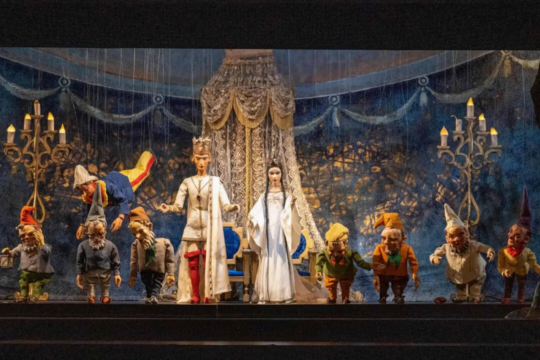 Snow White: Death, Murder, and Beauty