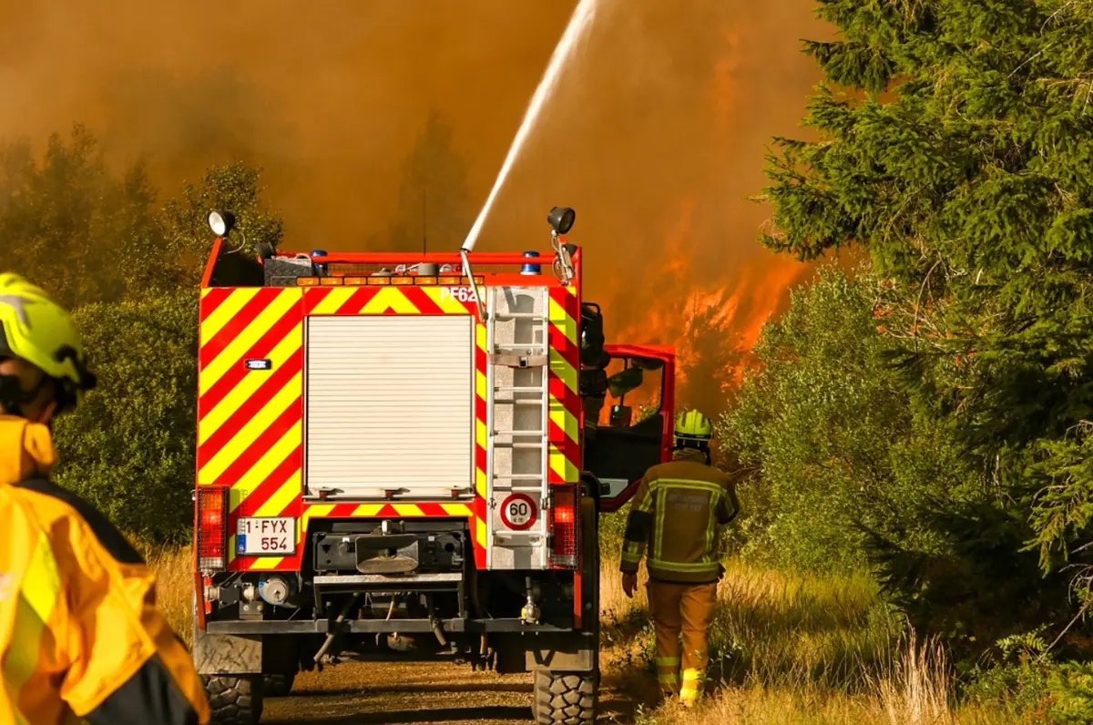 Firefighters battle the historic wildfire in Belgium’s High Fens on Aug. 15, 2026. (Courtesy of VHP)