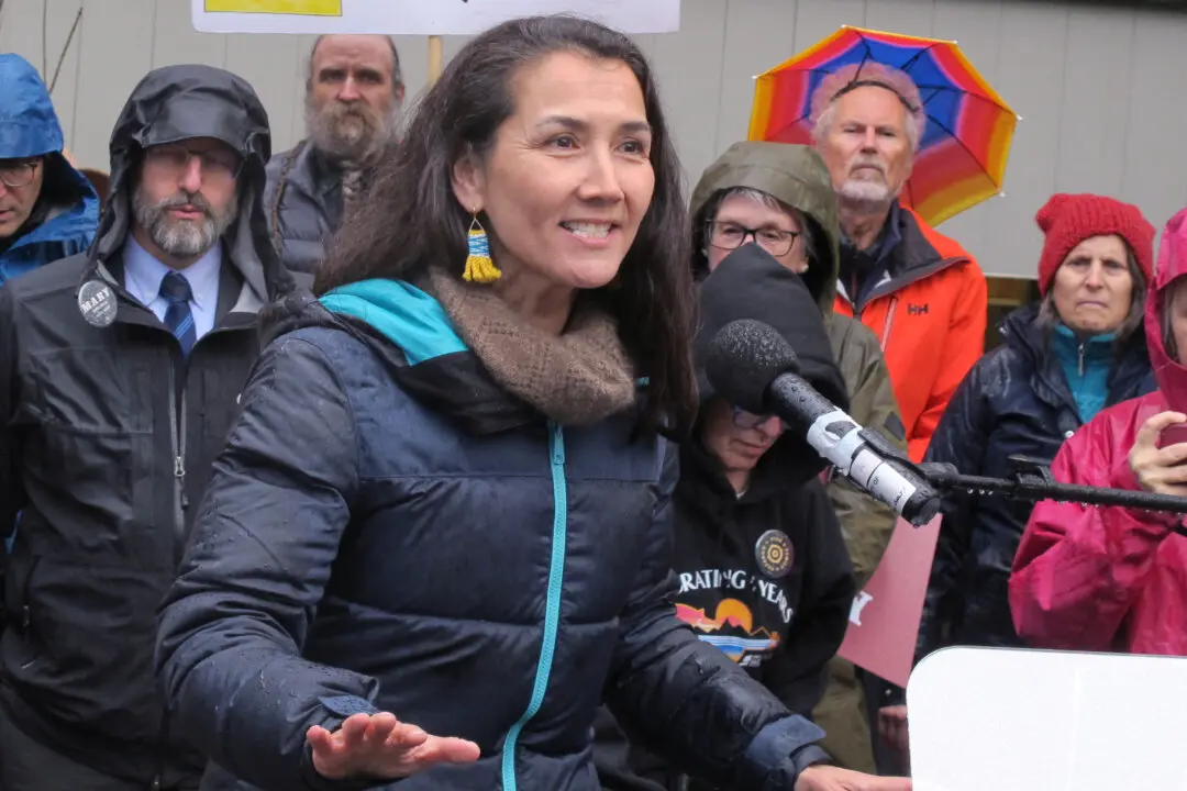 Democrat Peltola, Republican Sullivan Advance to November Race for Alaska’s Senate Seat