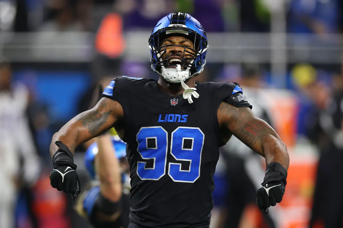With Top 2 Edge Rushers Out, Falcons Ink Veteran Za'Darius Smith