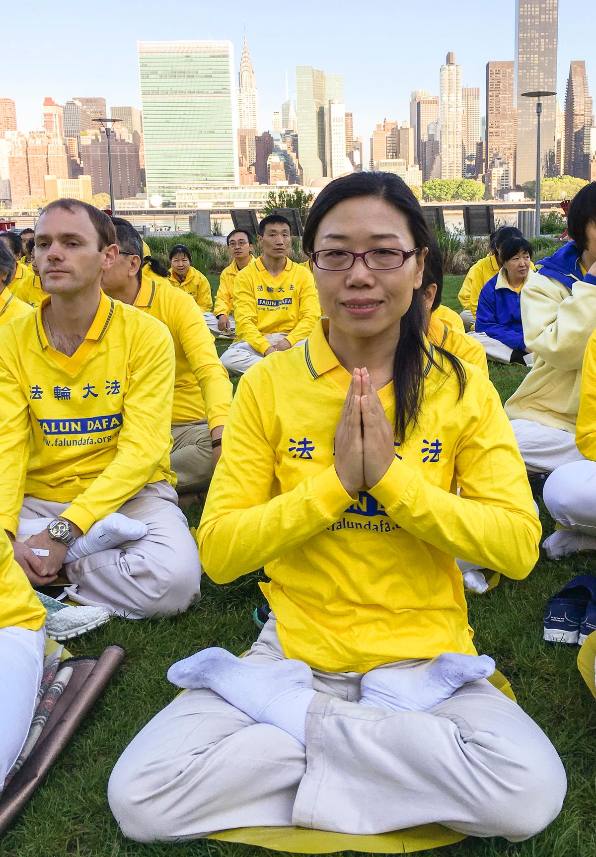 Li Linlin, a Falun Gong practitioner from Shandong Province, joins a character formation event at Gantry Plaza State Park on May 12, 2016. (Larry Ong/Epoch Times)