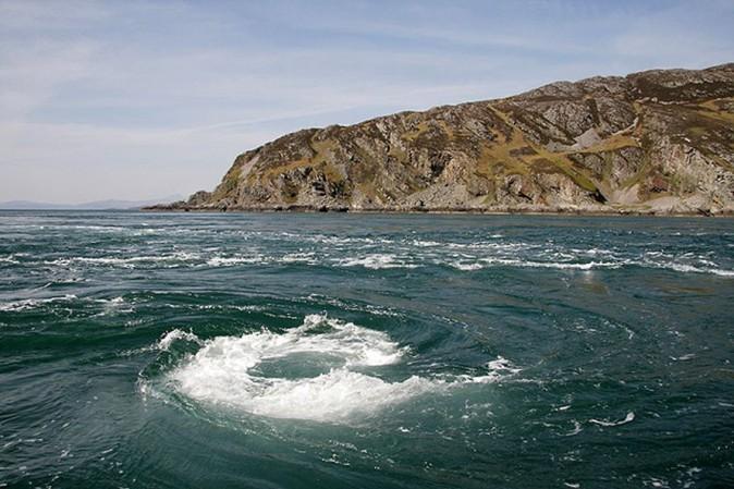 The Corryvreckan Whirlpool in Scotland. (Walter Baxter/ CC-BY-SA 2.0))