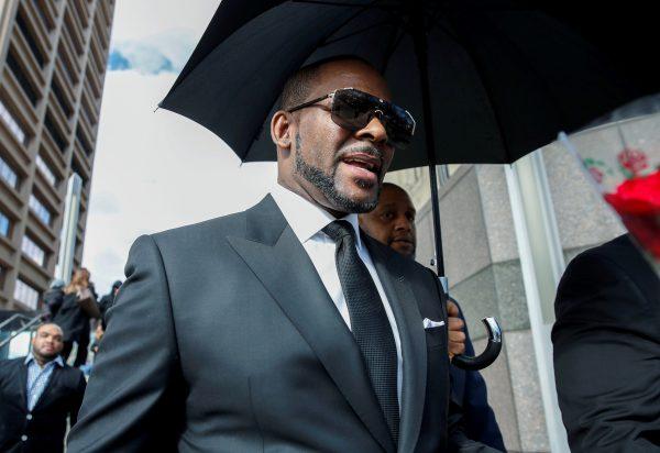 Grammy-winning R&B star R. Kelly leaves the Cook County courthouse after a hearing on multiple counts of criminal sexual abuse case, in Chicago, Ill., on March 22, 2019. (Kamil Krzaczynski/Reuters)