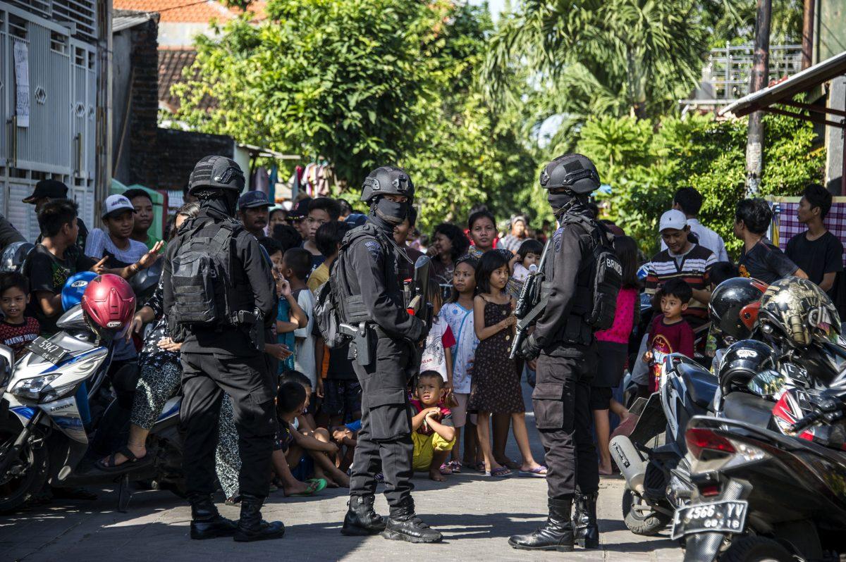 Members of the Densus 88 counter-terrorism police cordon off a road as they search a house in Surabaya, East Java province, on June 19, 2017, following the arrest of a man suspected of links with ISIS. (JUNI KRISWANTO/AFP/Getty Images)