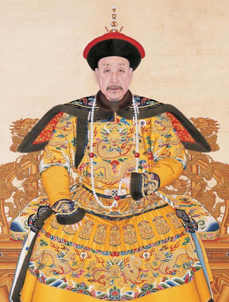 Traditional Chinese Clothing: the Qianlong-Emperor at age 85 wearing ceremonial robes. (Public domain)