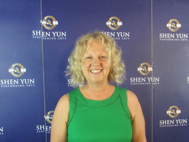 Leanne Davis enjoyed an evening at Shen Yun Performing Arts at Sydney's Capitol Theatre on Feb. 11. (Epoch Times)