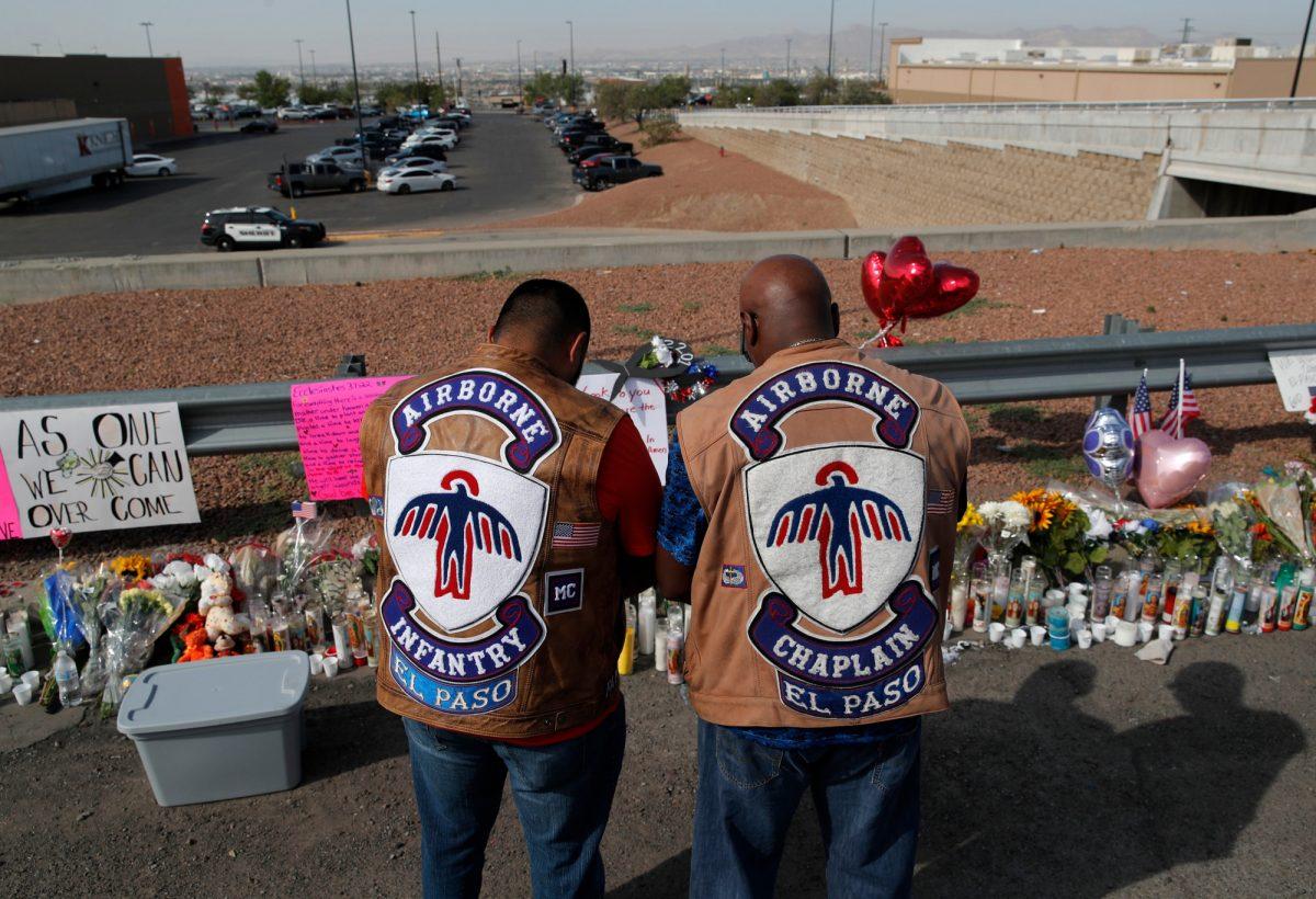 People pray a makeshift memorial for victims of a mass shooting at a shopping complex, in El Paso, Texas, on Aug. 5, 2019. (John Locher/AP Photo)
