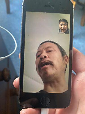After Xing Wangli was released from Xinyang Prison, he told his son Xing Jian about the abuses he experienced and witnessed in prison. This picture shows Xing Wangli, with Xing Jian on the upper right corner of the phone screen. (Courtesy of Xing Jian)