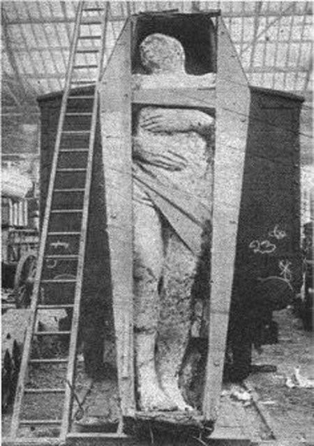 'Fossilized Irish giant' at a London rail depot, which appeared in the December 1895 issue of Strand Magazine. It was 12 ft 2 in (3.71 m) tall, weighed 2 tonnes, and had 6 toes on its right foot.