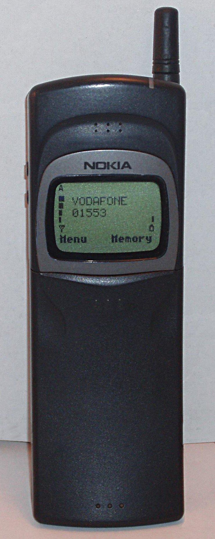 The Nokia 8110, from 1996, the original curved phone.  (© 2006 L. Collard)
