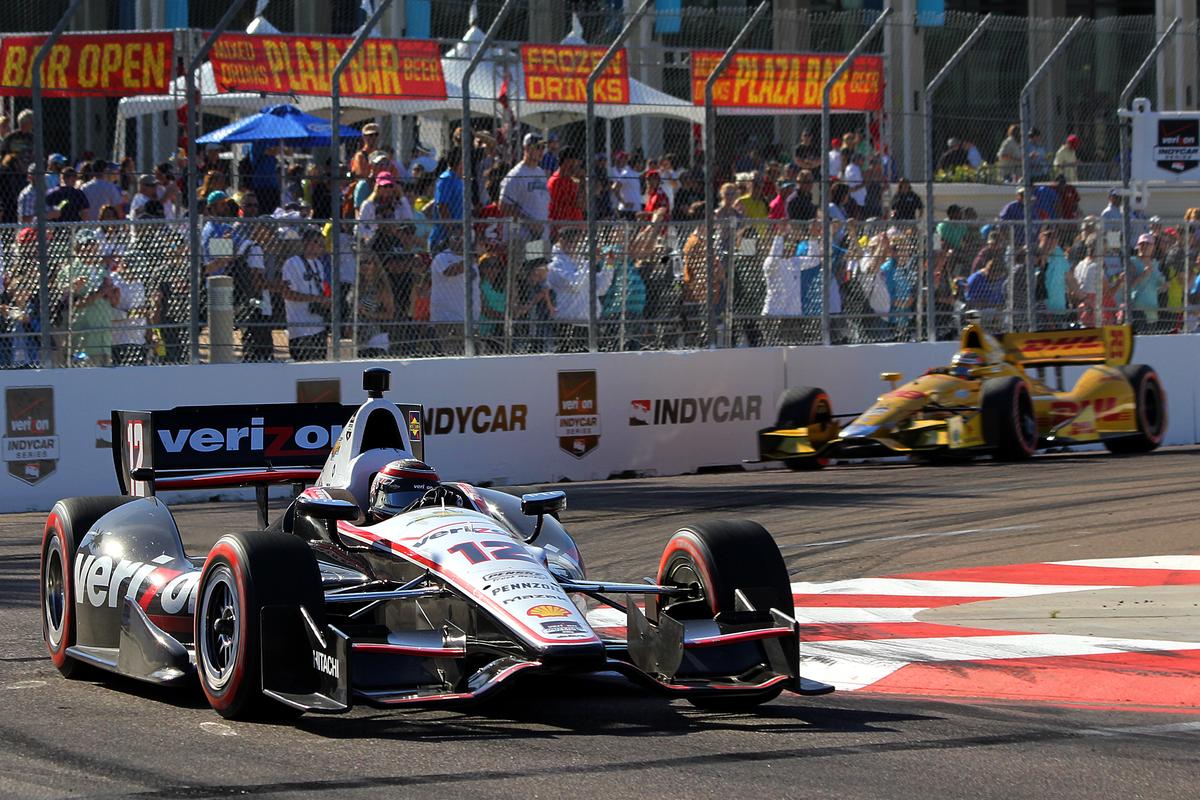 Will Power leads Ryan Hunter-Reay around Turn Ten in the closing laps of the IndyCar Firestone Grand Prix of St. Petersburg. (Chris Jasurek/Epoch Times)