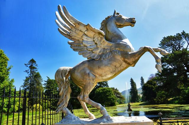 The sculpture of a horse at the Triton Lake (Adventurous Travels)