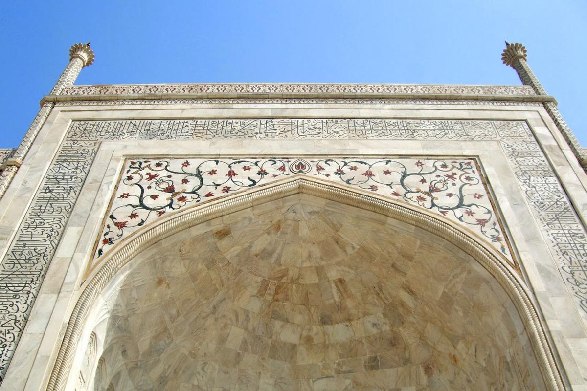 Taj Mahal - The mausoleum - incredible details (Tomasz Lisowski, Adventurous Travels)