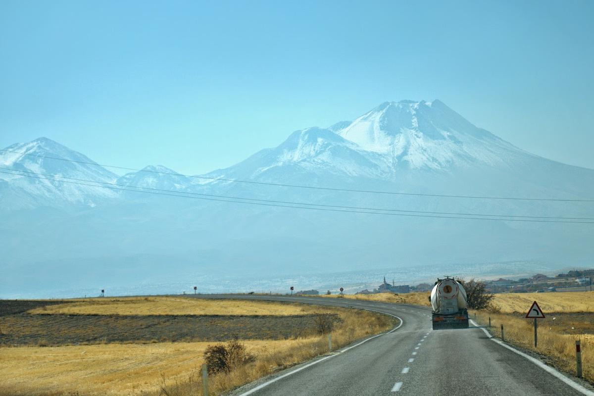 Mount Hasan, on the way to Ihlara (Tomasz Lisowski, Adventurous Travels)