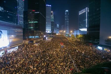 Tens of thousands of people gather on Connaught Road Central, East of the Chinese People's Liberation Army Forces Building, demanding that Chief Executive CY Leung resign from his position in Hong Kong on Oct. 4, 2014. (Benjamin Chasteen/Epoch Times)