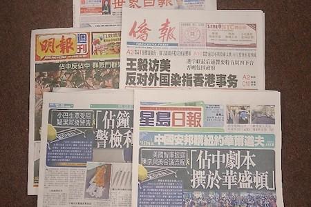 Several Hong Kong newspapers with reports on Hong Kong's pro-democracy movement Occupy Central. The tone of a number of Hong Kong media outlets in reporting on Occupy Central has aligned with that of the Chinese Communist Party media outlets in mainland China. (Epoch Times)