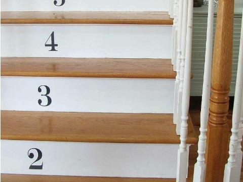 Numbered Stairs (Hometalker <a href="http://www.hometalk.com/cityfarmhouse" target="_blank">City Farmhouse</a>)