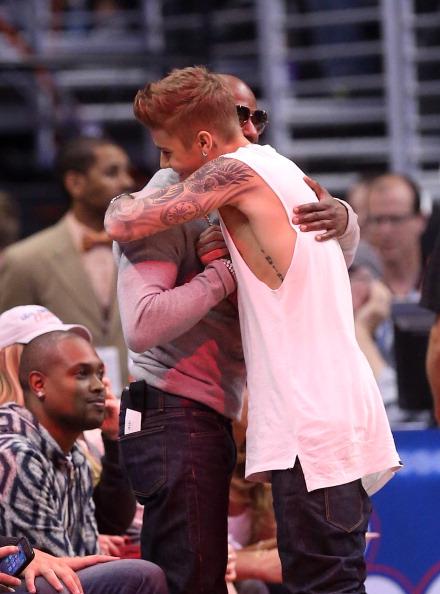 inger Justin Bieber and boxer Floyd Mayweather at Staples Center on May 11, 2014 in Los Angeles, California. (Photo by Stephen Dunn/Getty Images)