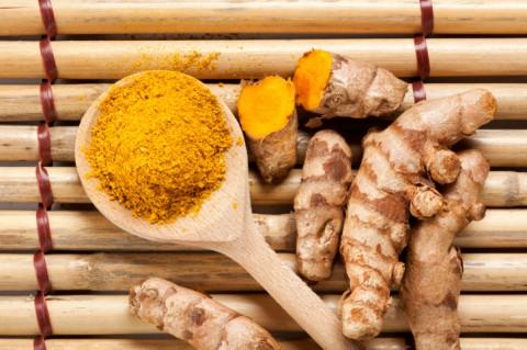 Turmeric roots and powder (Oliver Hoffmann/iStock/Thinkstock)
