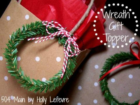 (Hometalker Holly <a href="http://www.504main.com/2013/12/wreath-gift-topper-quick-easy-and-cheap.html" target="_blank">@504 Main</a>)