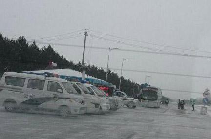 Road on the way to Qianjin Court in Jiansanjiang of northern China's Heilongjiang Province on Dec. 17, 2014. Eight lawyers defending three Falun Gong practitioners on trial at Qianjin Court on Dec. 17 had to slip through a police blockade. (Screenshot/Weibo.com)