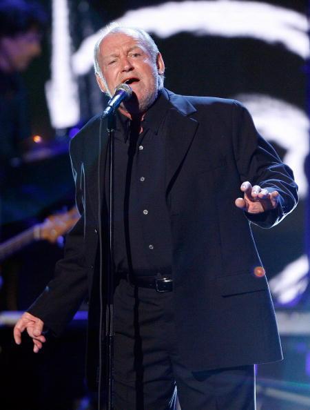 Singer Joe Cocker performs onstage during the 7th Annual Taurus World Stunt Awards at Paramount Pictures on May 20, 2007 in Los Angeles, California. (Photo by Vince Bucci/Getty Images)