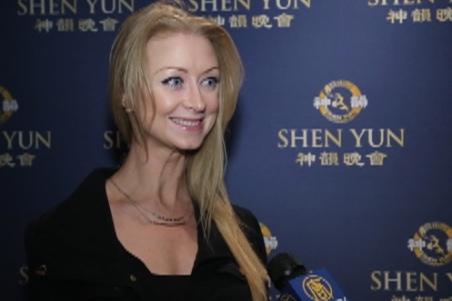 Julia, a former ballerina, speaks about her Shen Yun experience at the Dolby Theatre, Hollywood, on Jan. 23, 2015. (Courtesy of NTD Television)