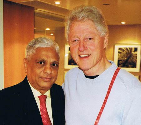 Manu Melwani and President Bill Clinton. (Sam's Tailor)