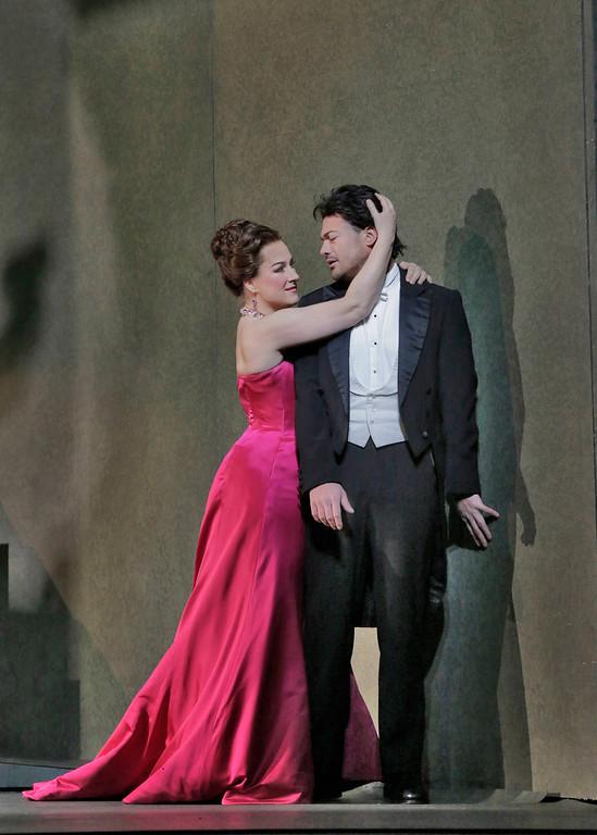 Manon (Diana Damrau) seduces her first lover des Grieux (Vittorio Grigolo) to join her in a licentious life. (Ken Howard/Metropolitan Opera)