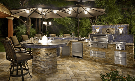 An outdoor kitchen, big or small, needs to be the right size to accommodate the number of guests you plan on entertaining. (eieihome.com)