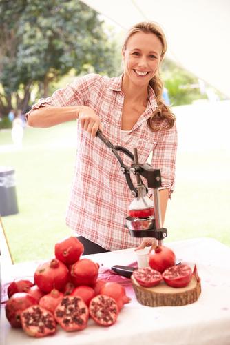 Fresh pomegranate juice. (<a href="http://www.shutterstock.com/pic-267549428/stock-photo-woman-juicing-fresh-pomegranates-at-farmers-market-stall.html?src=dRZdQwnrKqIboMgUvitVbQ-1-5" target="_blank">Shutterstock</a>)