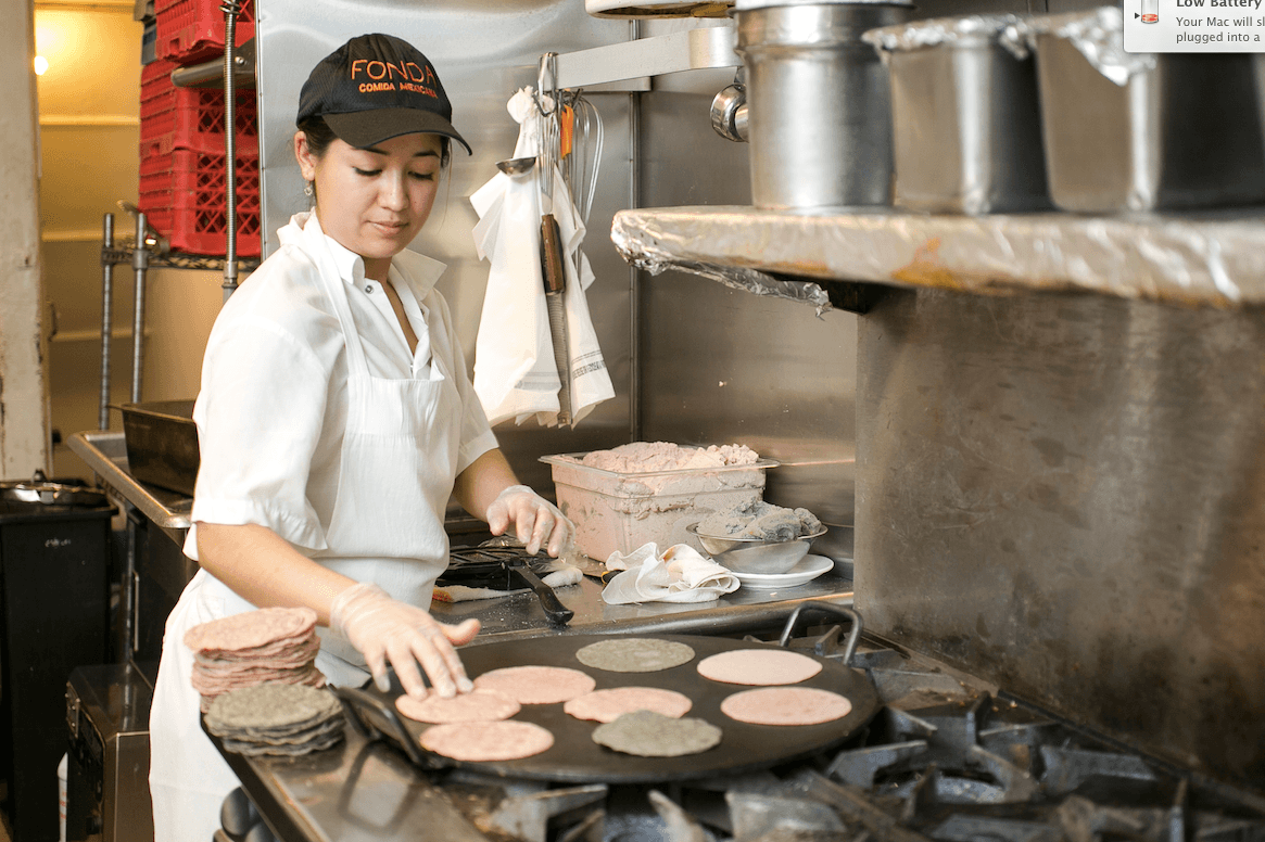 Cooking handmade heirloom tortillas at Fonda restaurant in New York City. (Samira Bouaou/Epoch Times)