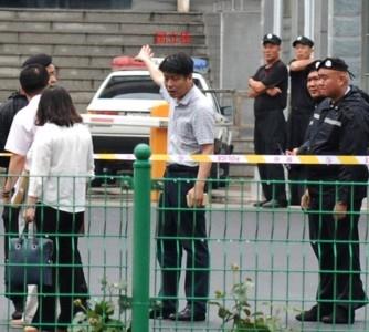 Heavy security outside the People's Court in Sanhe, Hebei Province. (Photo provided by witnesses)