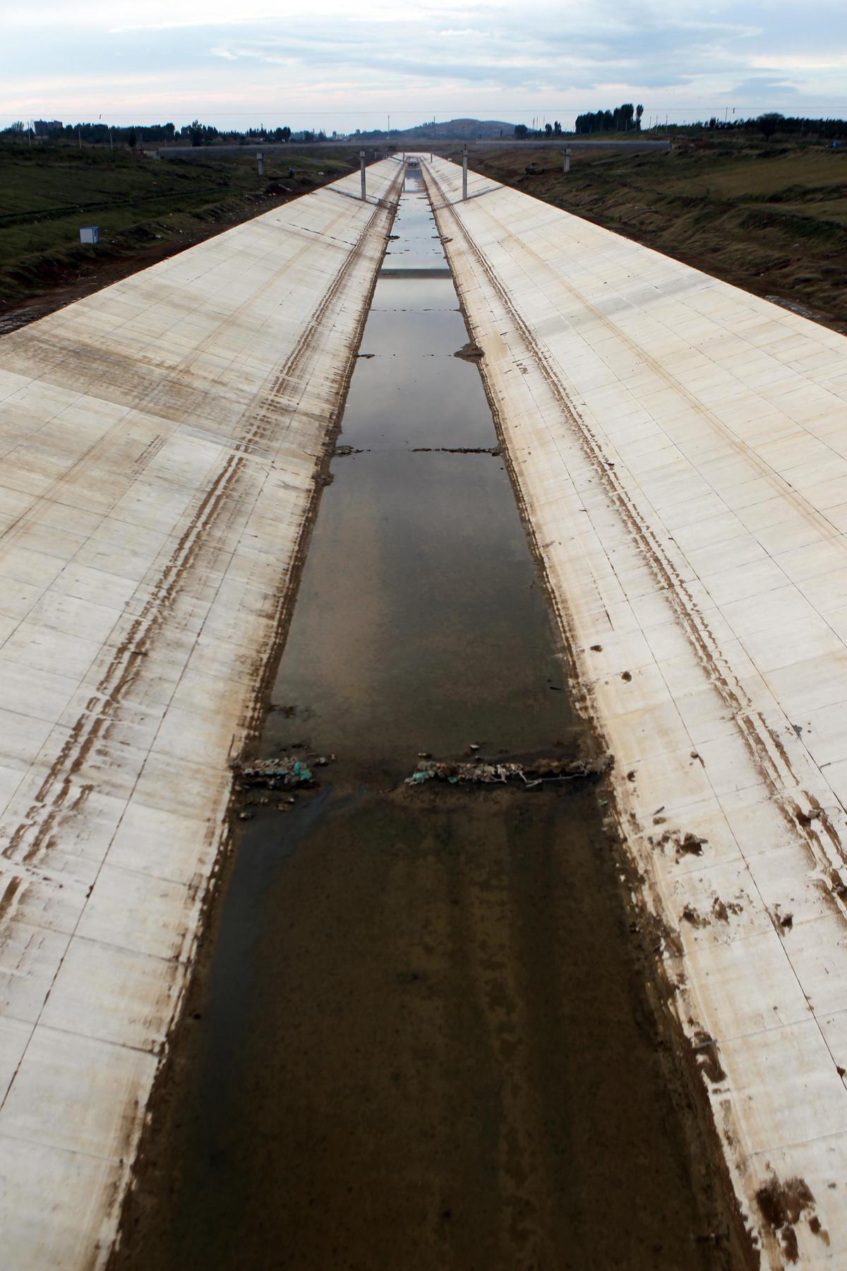 A canal used for South-to-North water Diversion plan in Nanyang, central China's Henan province, on Sept. 27, 2013. The colossal project is said to have become a waste of taxpayer money (AFP/AFP/Getty Images)