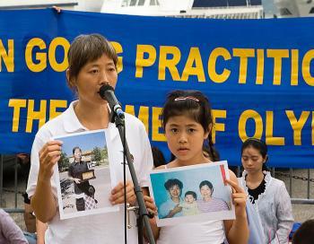 <a href="https://www.theepochtimes.com/assets/uploads/2015/07/11vigil9Dai_medium.jpg"><img src="https://www.theepochtimes.com/assets/uploads/2015/07/11vigil9Dai_medium.jpg" alt="Jane Dai (L) and her daughter Fadu (R) hold up pictures of Fadu's father at the candlelight vigil. Fadu's father was tortured to death for practicing Falun Gong.   (Mimi Li/The Epoch Times)" title="Jane Dai (L) and her daughter Fadu (R) hold up pictures of Fadu's father at the candlelight vigil. Fadu's father was tortured to death for practicing Falun Gong.   (Mimi Li/The Epoch Times)" width="320" class="size-medium wp-image-71312"/></a>