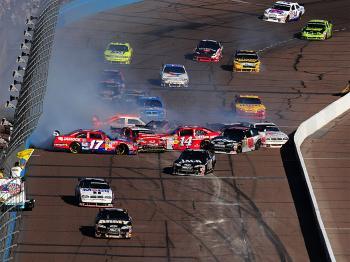 <a href="https://www.theepochtimes.com/assets/uploads/2015/07/169Lap93076033_medium.jpg"><img src="https://www.theepochtimes.com/assets/uploads/2015/07/169Lap93076033_medium.jpg" alt="Dale Earnhardt Jr. got sideways on a restart, setting off a ten-car collision. (Robert Laberge/Getty Images for NASCAR)" title="Dale Earnhardt Jr. got sideways on a restart, setting off a ten-car collision. (Robert Laberge/Getty Images for NASCAR)" width="320" class="size-medium wp-image-95246"/></a>