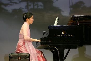 <a href="https://www.theepochtimes.com/assets/uploads/2015/07/1pianoPeiRong_medium.jpg"><img src="https://www.theepochtimes.com/assets/uploads/2015/07/1pianoPeiRong_medium.jpg" alt="ARTISTIC LEGACY: Divine Performing Arts Production Manager and Pianist Peijong Hsieh has dedicated her life to the arts, music, and preserving traditional Chinese culture. (Dai Bing/The Epoch Times)" title="ARTISTIC LEGACY: Divine Performing Arts Production Manager and Pianist Peijong Hsieh has dedicated her life to the arts, music, and preserving traditional Chinese culture. (Dai Bing/The Epoch Times)" width="320" class="size-medium wp-image-81410"/></a>