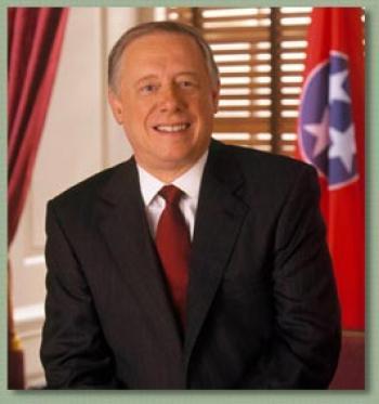 <a href="https://www.theepochtimes.com/assets/uploads/2015/07/20090208_Memphis_TNGov_1235230498_medium.jpg"><img src="https://www.theepochtimes.com/assets/uploads/2015/07/20090208_Memphis_TNGov_1235230498_medium.jpg" alt="Tennessee Governor Phil Bredesen. " title="Tennessee Governor Phil Bredesen. " width="320" class="size-medium wp-image-81588"/></a>