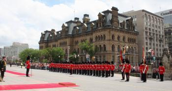<a href="https://www.theepochtimes.com/assets/uploads/2015/07/20090701-CeremonialGuard-Resize_medium.jpg"><img class="size-medium wp-image-65099" title="CEREMONIAL GUARD: The Canadian Forces Ceremonial Guard line up for inspection by the Governor General on Canada Day, July 1, 2009, on Parliament Hill in Ottawa. (Dong Hui/The Epoch Times)" src="https://www.theepochtimes.com/assets/uploads/2015/07/20090701-CeremonialGuard-Resize_medium.jpg" alt="CEREMONIAL GUARD: The Canadian Forces Ceremonial Guard line up for inspection by the Governor General on Canada Day, July 1, 2009, on Parliament Hill in Ottawa. (Dong Hui/The Epoch Times)" width="300"/></a>