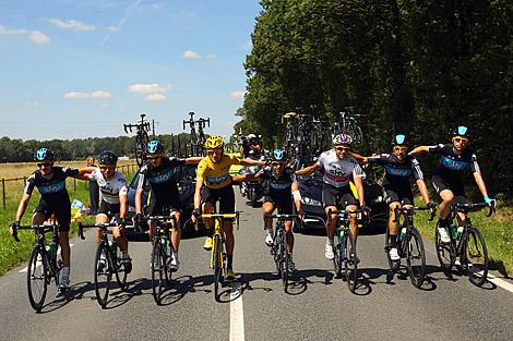 <a href="https://www.theepochtimes.com/assets/uploads/2015/07/20SkyLine149040881WEB.jpg"><img class="size-full wp-image-268819" title="Le Tour de France 2012 - Stage Twenty" src="https://www.theepochtimes.com/assets/uploads/2015/07/20SkyLine149040881WEB.jpg" alt="Bradley Wiggins and his Sky Procycling teammates line up early in Stage 20 of the 2012 Tour de France. Sky worked exactly as a cycling team should, doing everything to help the leader win the race. (Bryn Lennon/Getty Images)" width="470" height="313"/></a>
