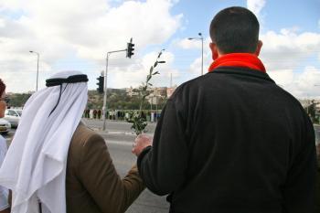 <a href="https://www.theepochtimes.com/assets/uploads/2015/07/3_medium.JPG"><img src="https://www.theepochtimes.com/assets/uploads/2015/07/3_medium.JPG" alt="Arabs and Jews hold hands along a street.  (Tikva Mahabad/The Epoch Times)" title="Arabs and Jews hold hands along a street.  (Tikva Mahabad/The Epoch Times)" width="320" class="size-medium wp-image-79856"/></a>