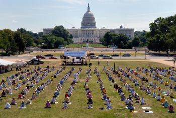<a href="https://www.theepochtimes.com/assets/uploads/2015/07/720exercise_medium.jpg"><img class="size-medium wp-image-89537" title="Falun Gong practitioners exercise and meditate on the Capitol Mall, July, 20, 2009. (Jim Giragosian/The Epoch Times)" src="https://www.theepochtimes.com/assets/uploads/2015/07/720exercise_medium.jpg" alt="Falun Gong practitioners exercise and meditate on the Capitol Mall, July, 20, 2009. (Jim Giragosian/The Epoch Times)" width="320"/></a>