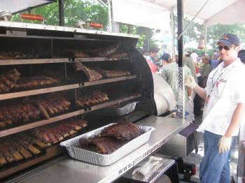 <a href="https://www.theepochtimes.com/assets/uploads/2015/07/Big_Apple_Barbecue-resized_medium.jpg"><img src="https://www.theepochtimes.com/assets/uploads/2015/07/Big_Apple_Barbecue-resized_medium.jpg" alt="Slow cooked ribs are so tender and delicious. (Courtesy of Hill Country Texas Barbecue)" title="Slow cooked ribs are so tender and delicious. (Courtesy of Hill Country Texas Barbecue)" width="320" class="size-medium wp-image-88415"/></a>