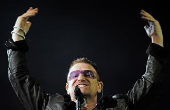 <a href="https://www.theepochtimes.com/assets/uploads/2015/07/Bono_medium.jpg"><img src="https://www.theepochtimes.com/assets/uploads/2015/07/Bono_medium.jpg" alt="RED: Bono of the Irish rock band U2 (Clemens Bilan/AFP/Getty Images)" title="RED: Bono of the Irish rock band U2 (Clemens Bilan/AFP/Getty Images)" width="320" class="size-medium wp-image-92765"/></a>